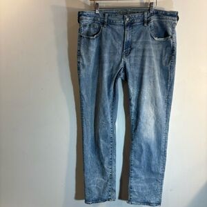 AMERICAN EAGLE Sz 38 x 32” Slim Straight Mid-Wash Splatter Colourway Zipper